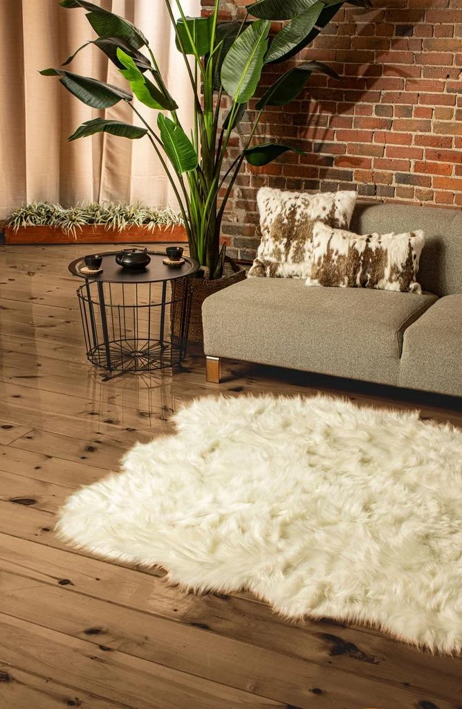 LUXE Gordon Faux Fur Rug - Off White 3