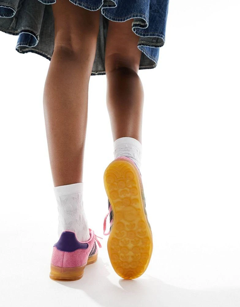 Adidas adidas Originals Gazelle Indoor trainers in pink and black with gum sole 5