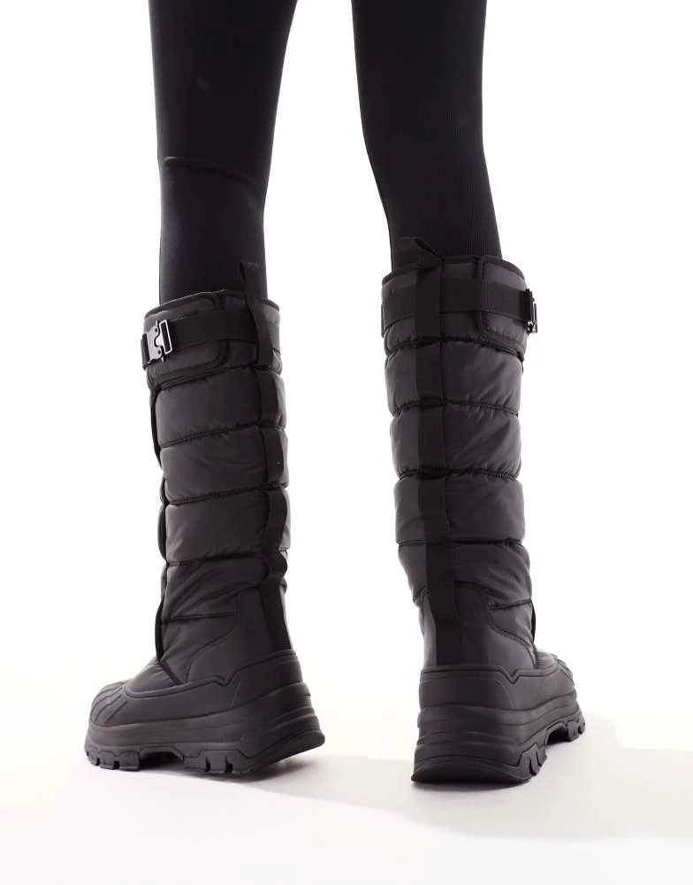 Hunter Hunter Intrepid tall buckle snow boots in black 2
