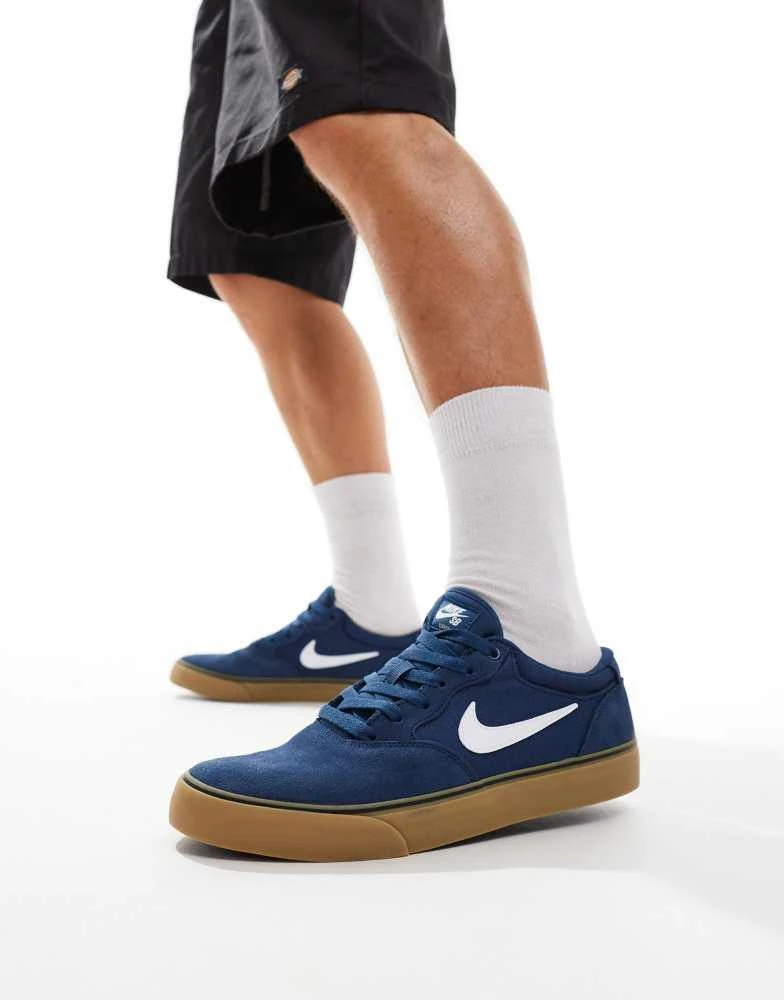 NIKE Nike SB Chron 2 suede trainers in navy and gum sole 4
