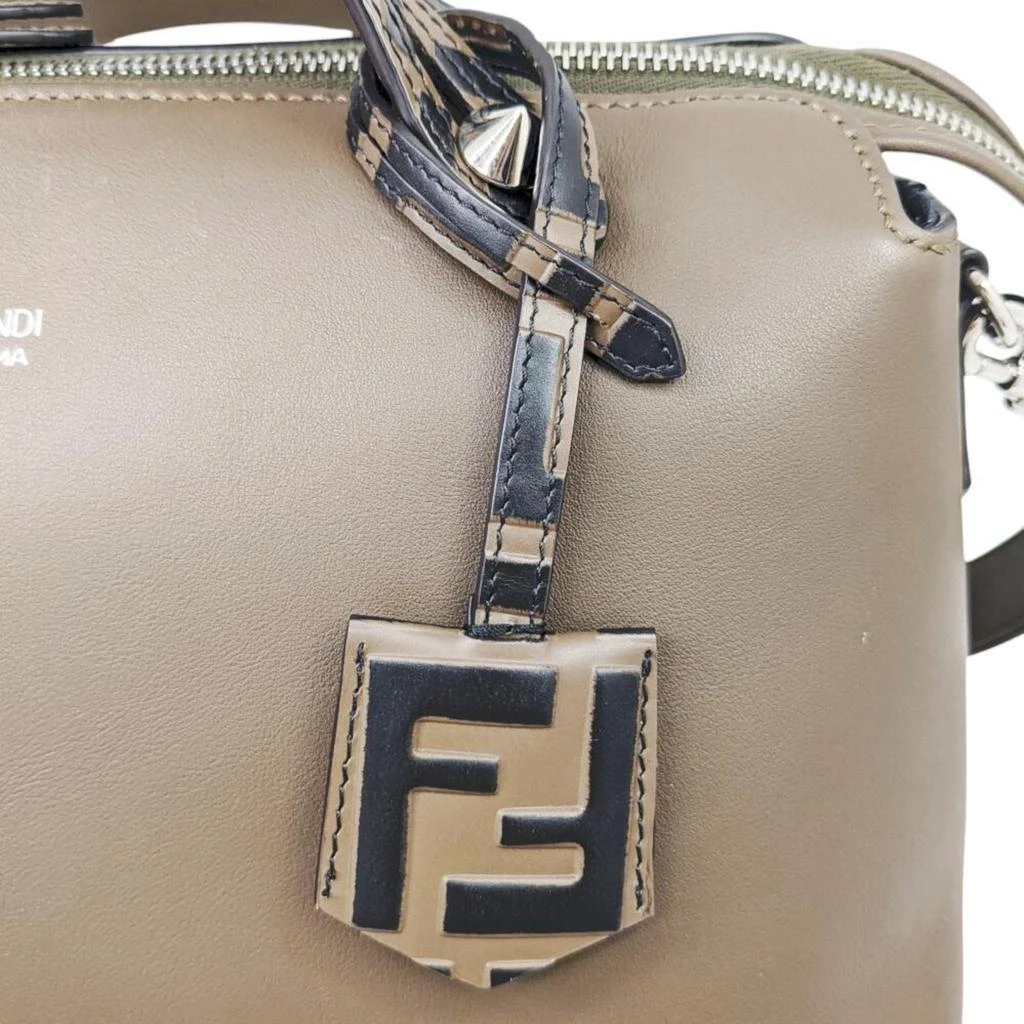 Fendi Leather Handbag Shoulder Bag (Pre-Owned) 6