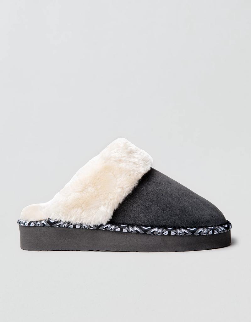AE Minnetonka Cerise Slipper