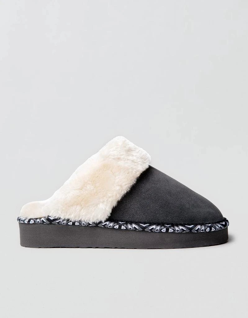 AE Minnetonka Cerise Slipper 2