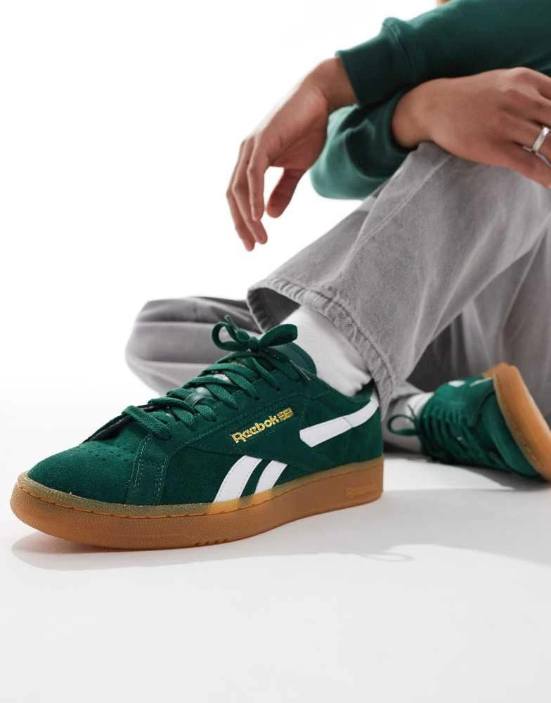 Reebok Reebok Club C Grounds suede trainers with gum sole in green 1