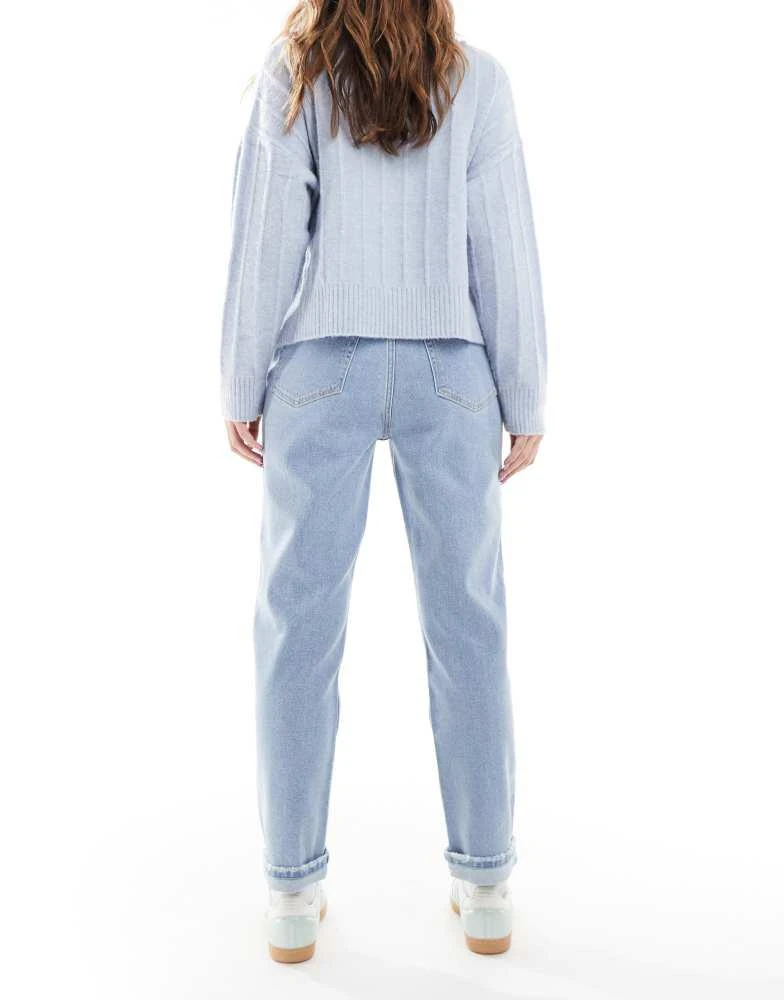 Hollister ultra high rise mom jean in clean blue wash – On Sale