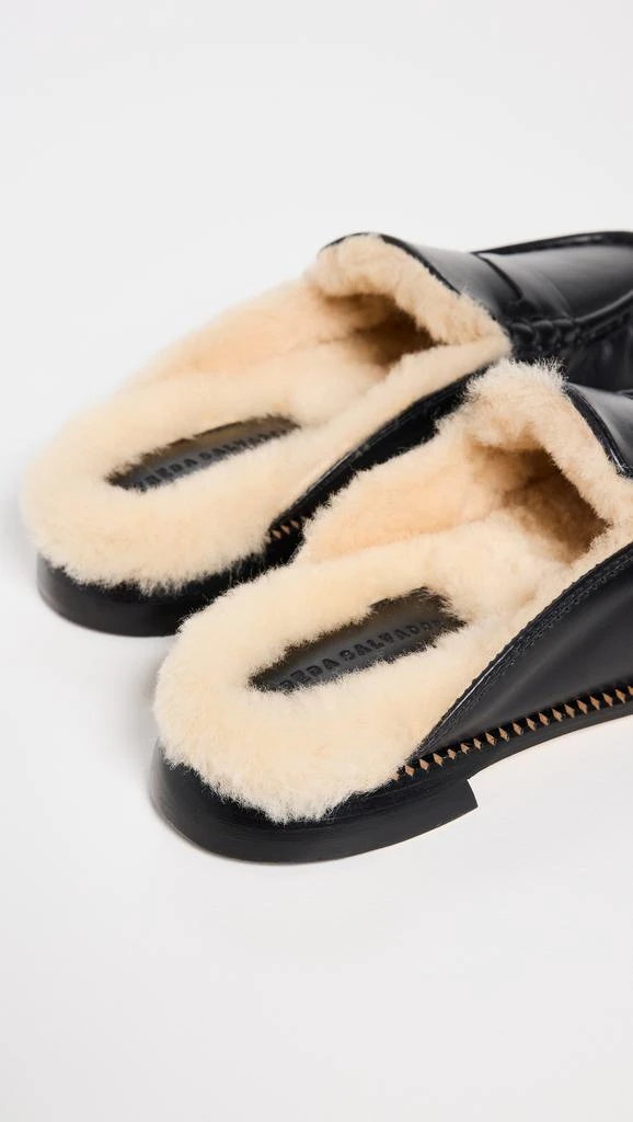 Freda Salvador Temi Flats 3