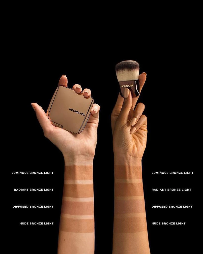 HOURGLASS Ambient™ Lighting Bronzer 3