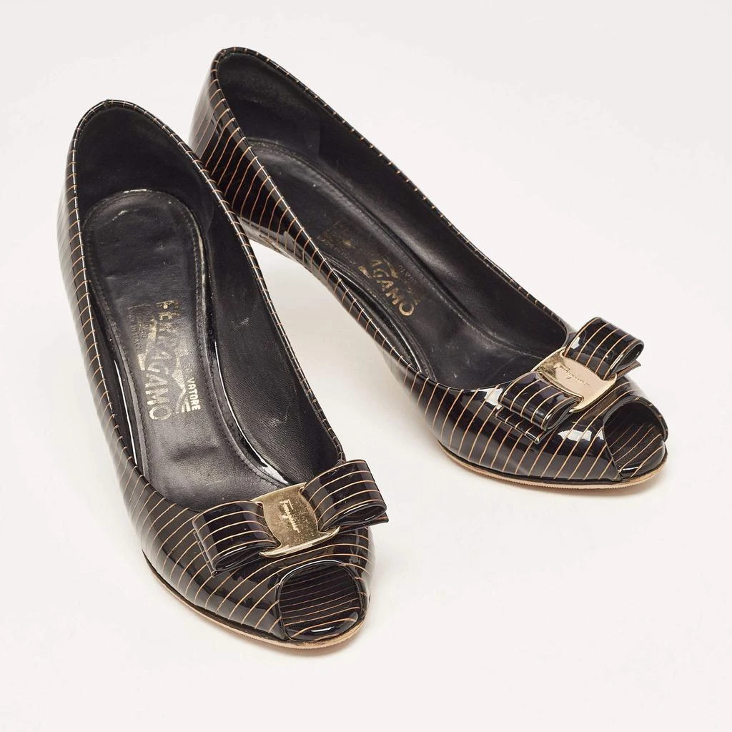 Salvatore Ferragamo Salvatore Ferragamo Brown/Gold Patent Leather Vara Bow Pumps Size 39.5 4
