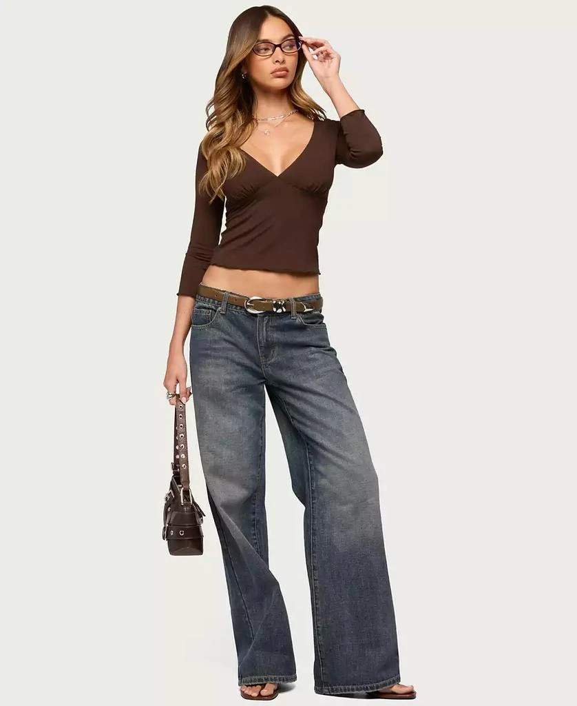 Edikted Women
s Cassisy Quarter Sleeve Wide V Neck Top 5