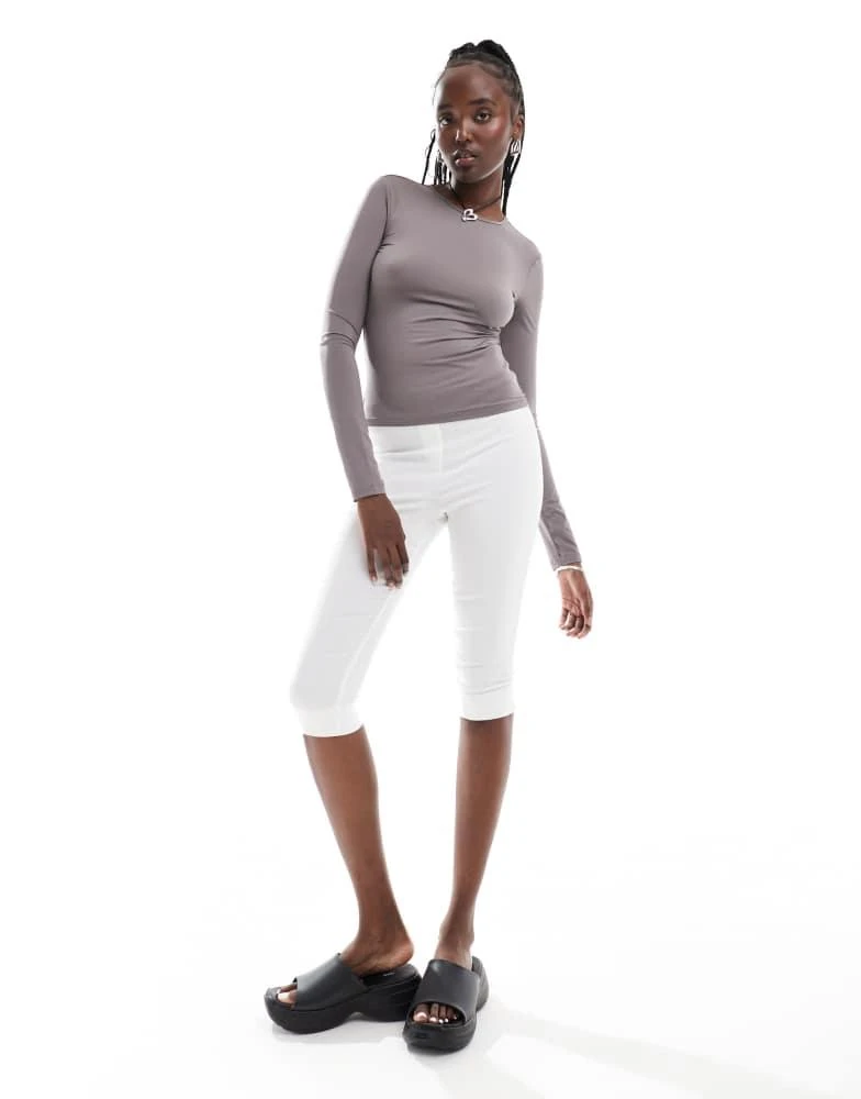 Weekday Weekday Fine long sleeve t-shirt in mole 3