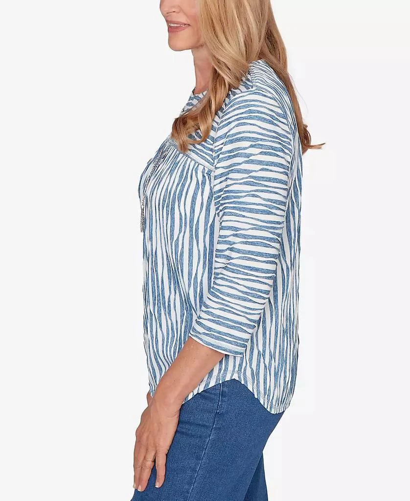 Alfred Dunner Women
s  Austin Novelty Spliced Textured Top with Necklace 4