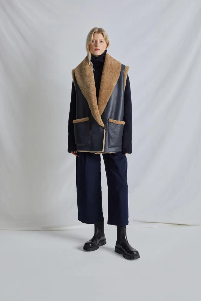 Gushlow & Cole Patch pocket shearling gilet 4