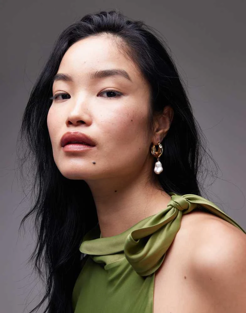 Topshop Topshop Billie molten hoop earring with pearl in gold 3