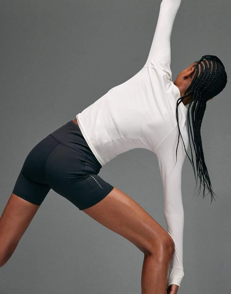 4505 4505 Premium lightweight ultrasoft seamless running long sleeve in cloud white 4