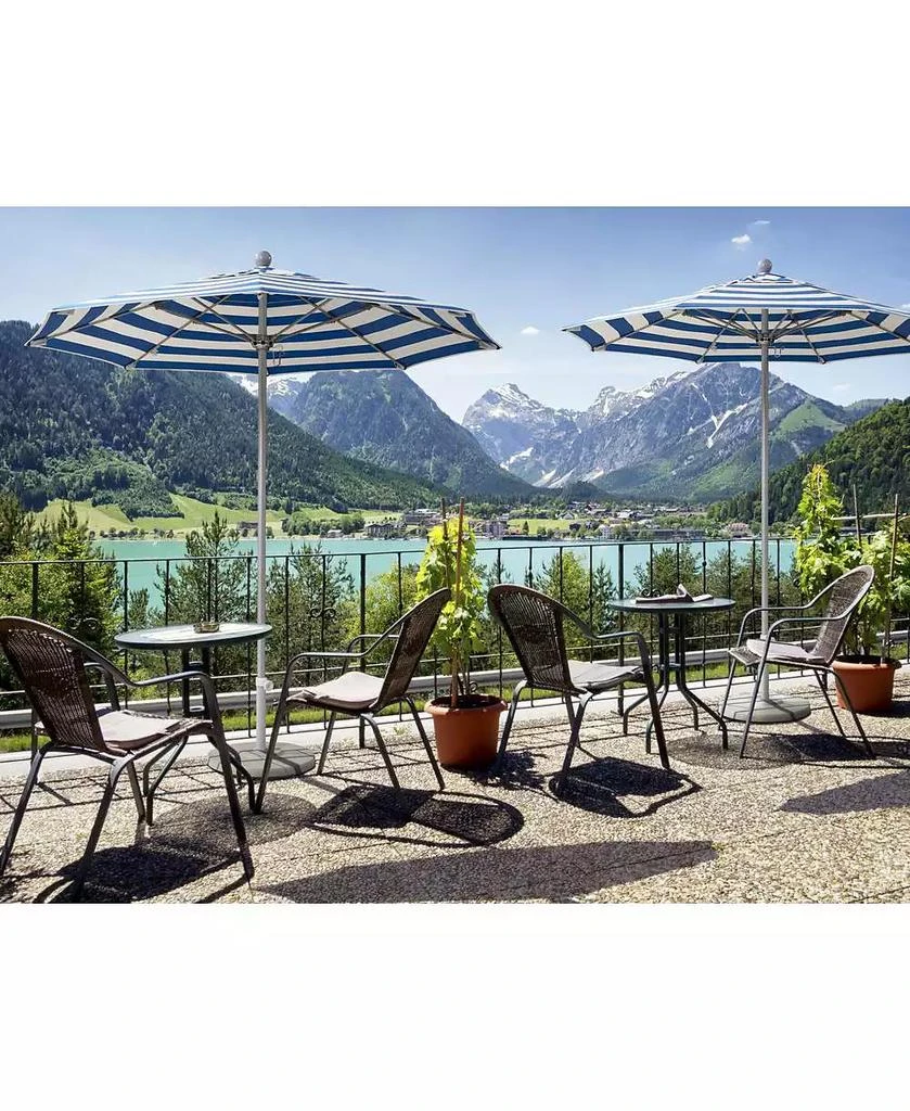 California Umbrella 9
Venture Series Patio Umbrella 2