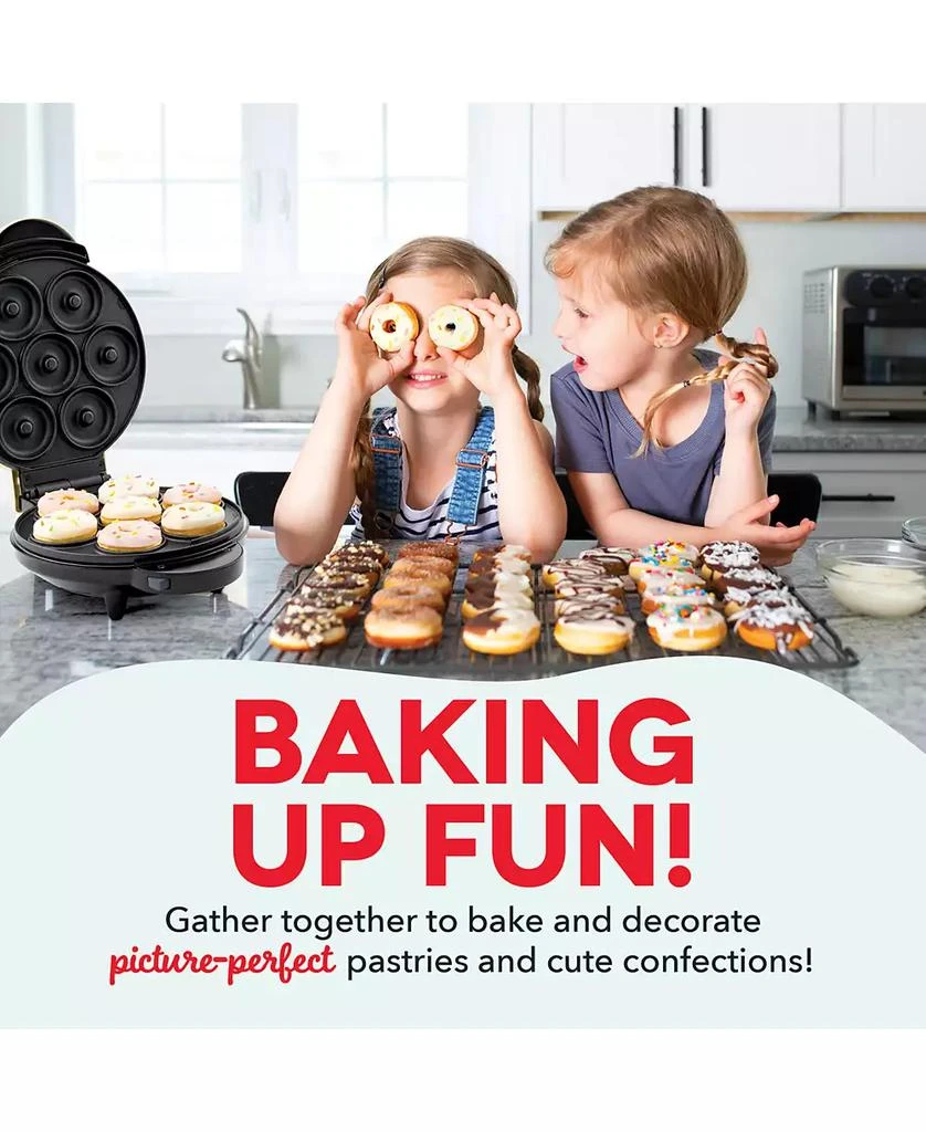 Dash MultiMaker™ Treat Maker System with Removeable: Mini Cupcake, Donut, 
Waffle Bite 3