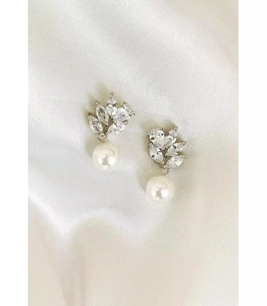 Untamed Petals Poise Pearl Drop Earrings