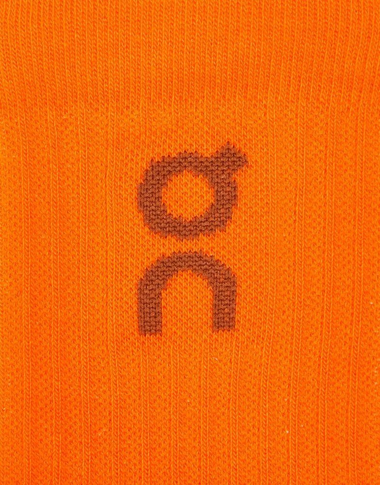 On ON 3 pack logo socks in comet flame and black 4