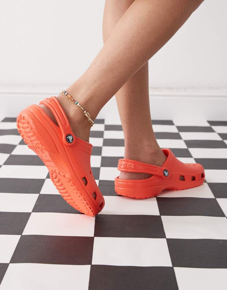 Crocs Crocs classic clog in starfish orange