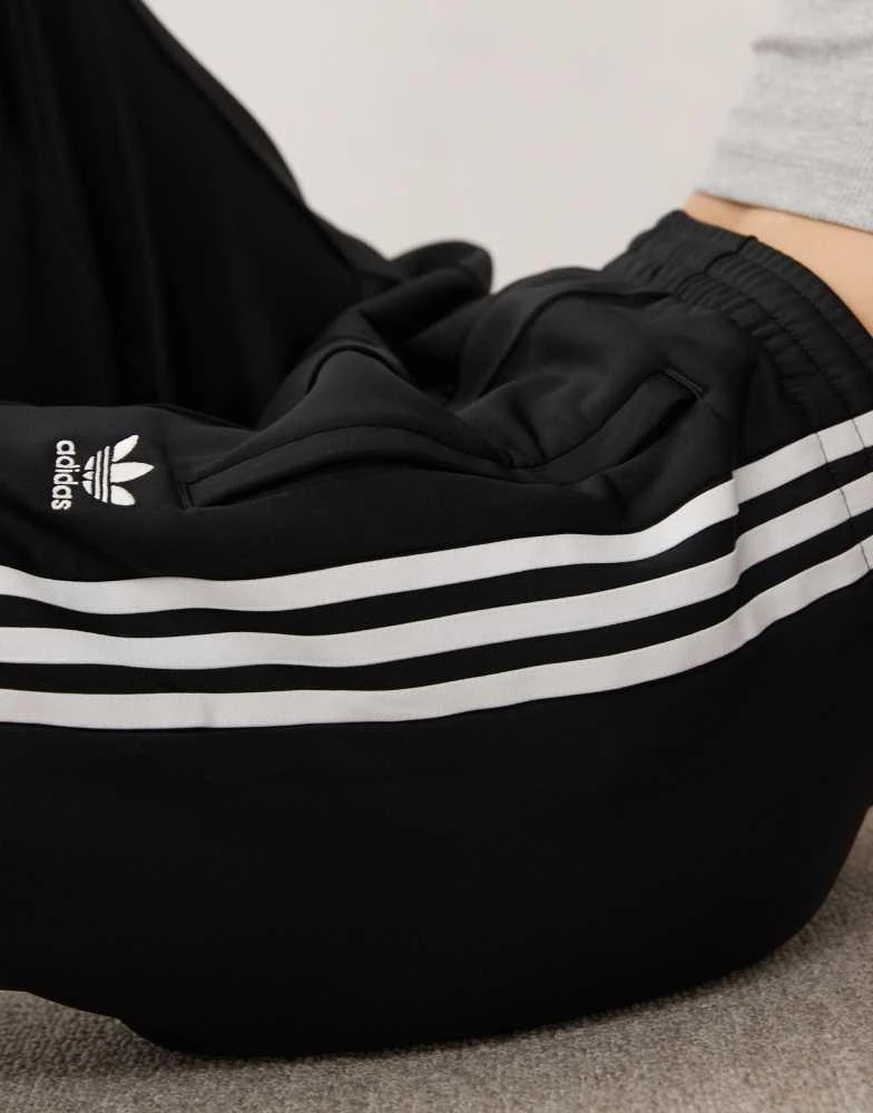 Adidas adidas Originals Adicolor Superstar Track Pants in black - Joggers -  Free Shipping - BeyondStyle