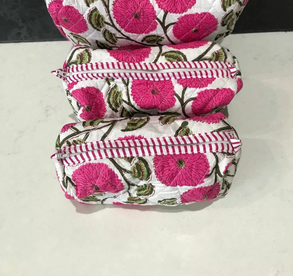 QUEENS DESIGNS Queens Designs - Women
s 3 In 1 Quilted Cosmetic Bag 2