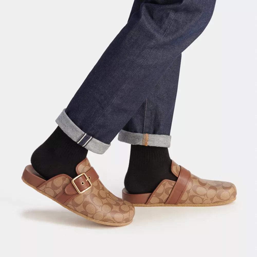 【COACH】☆お買い得☆超人気☆Clog Sandal In Signature Canvas COACH® Outlet | Clog Sandal In Signature Canvas