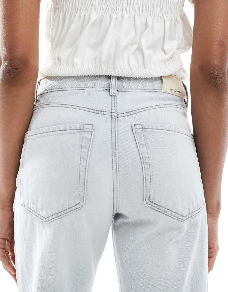 Stradivarius Stradivarius Tall D92 straight jeans in light grey wash 4