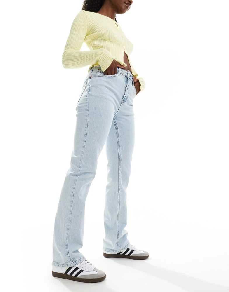 Stradivarius Stradivarius D98 straight leg jeans in light blue 4