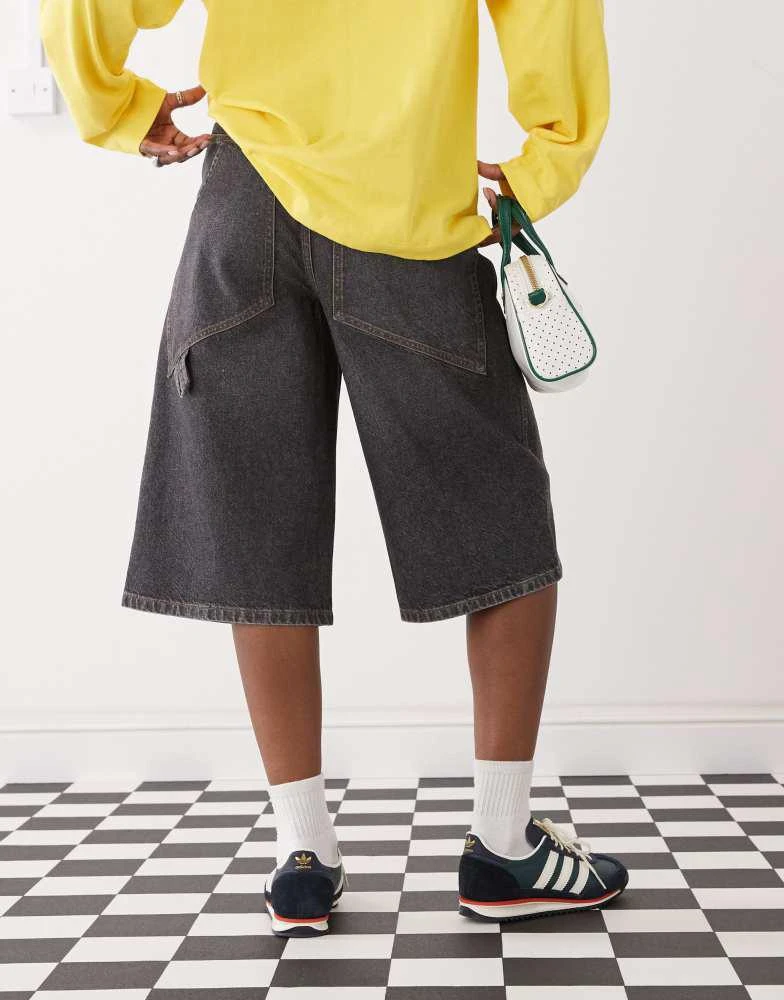 COLLUSION COLLUSION baggy skater jorts in washed black - BLACK 3