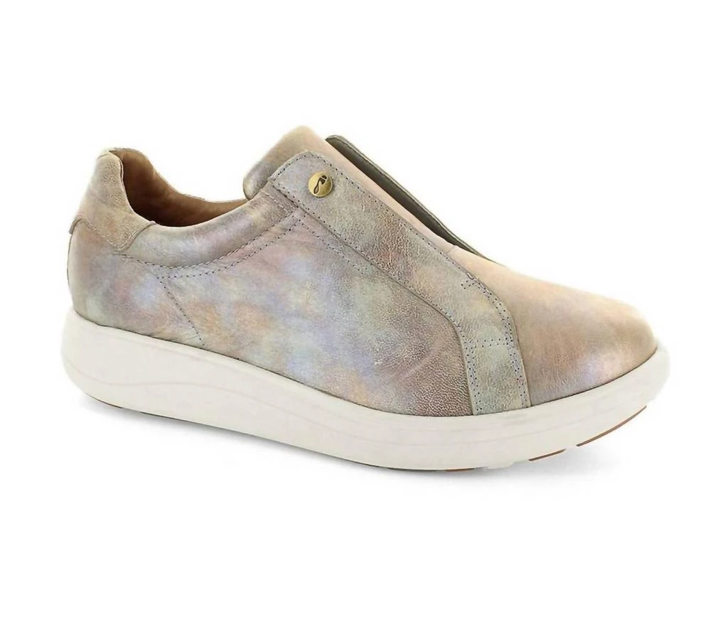 Strive Strive - Women
s Cosmic Athletic Slip-on Sneaker 3