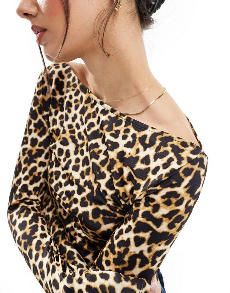 Stradivarius Stradivarius boat neck long sleeve top in leopard print 2