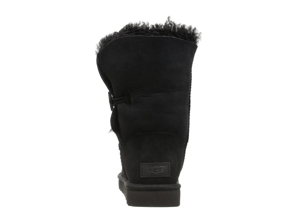 UGG Bailey Button II 5