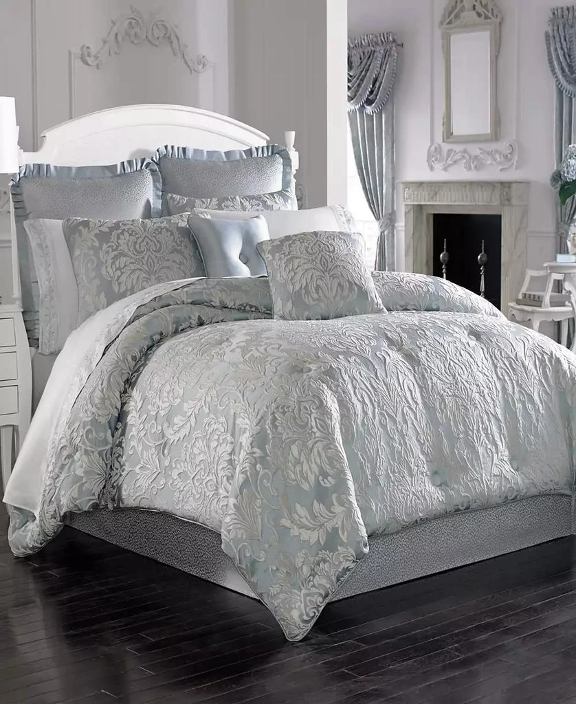 Five Queens Court Faith Comforter Set 1