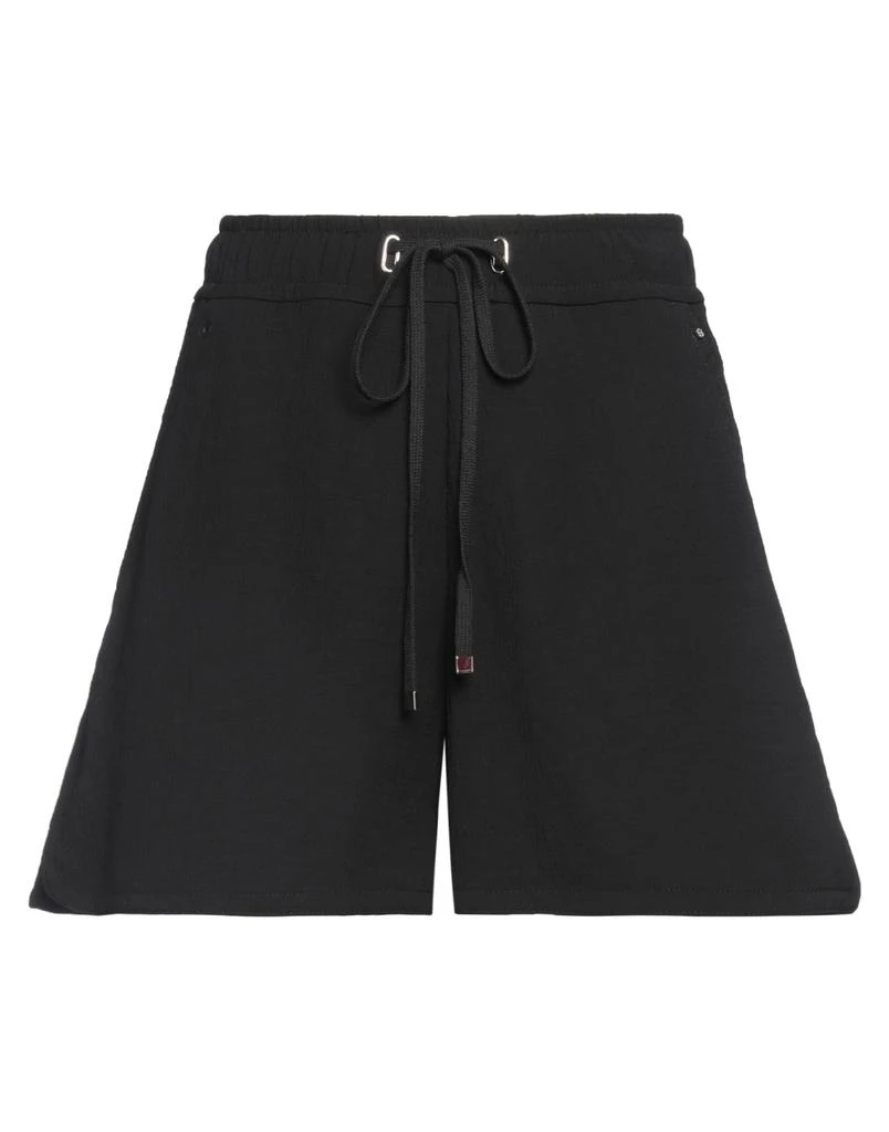 Low Classic Shorts & Bermuda 1