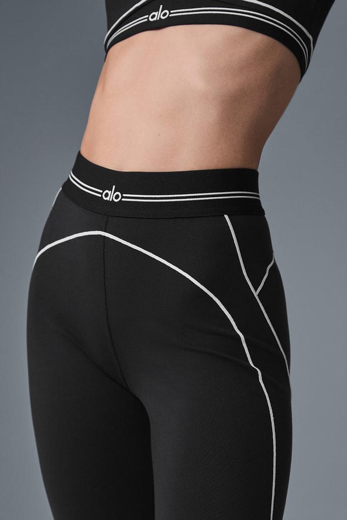 セット販売【Alo Yoga】Airbrush Heart Throb Bra & Legging Airbrush Heart Throb Bra - Black/White | ALO