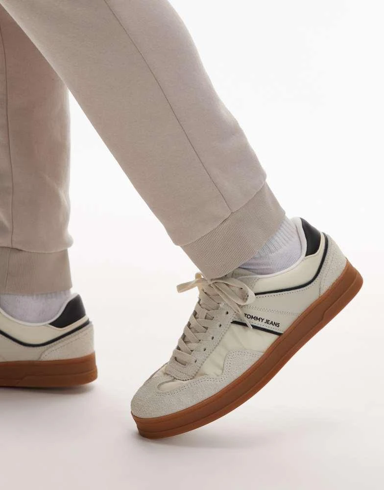 Tommy Jeans Tommy Jeans Grenwich trainers in white and brown 3