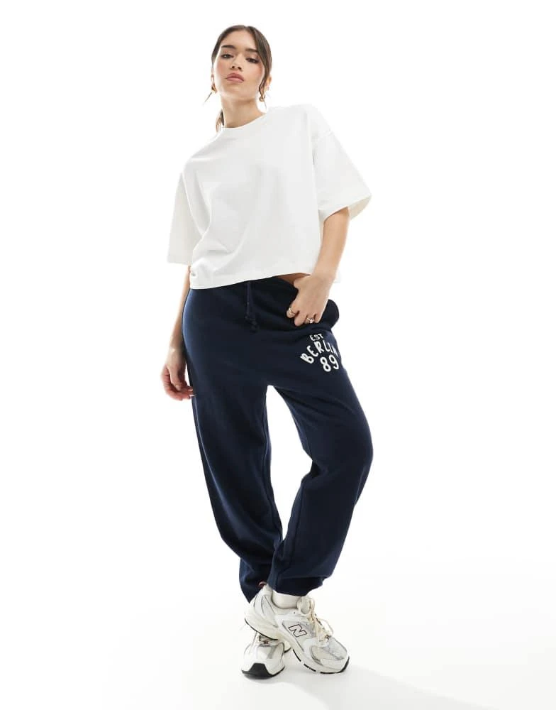 Bershka Bershka boxy oversized t-shirt in white 2