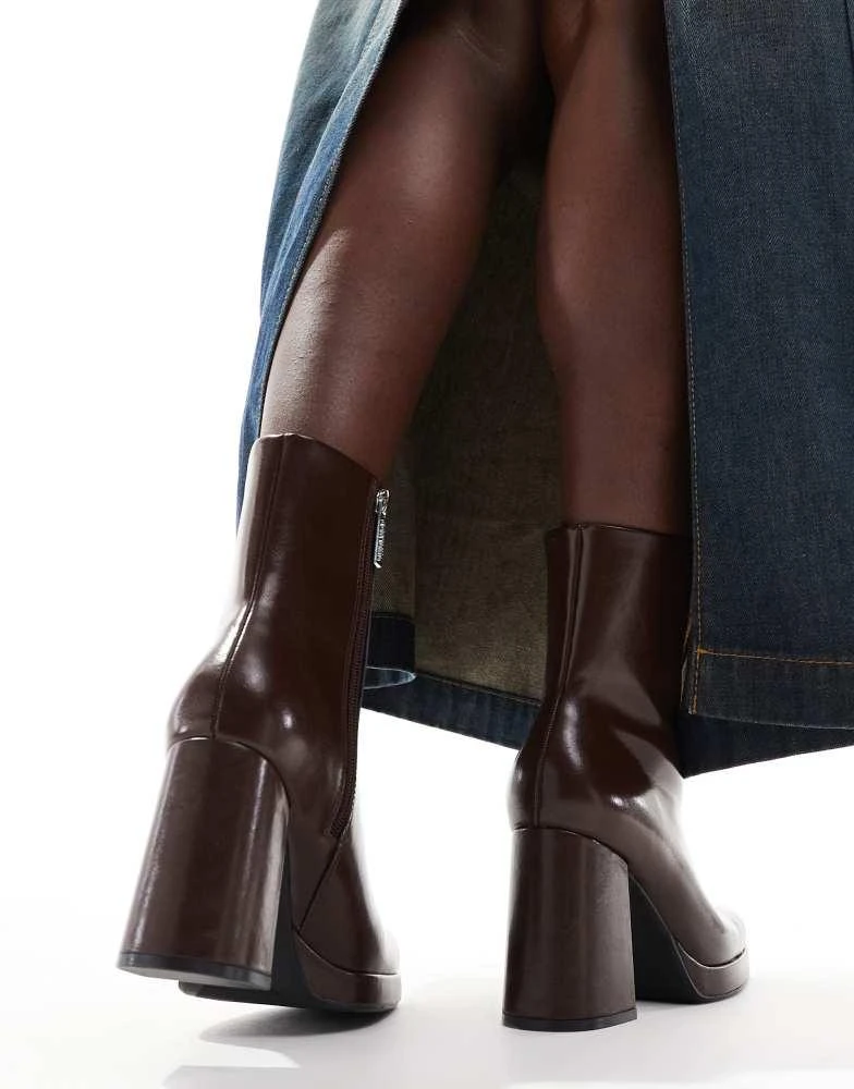 Bershka Bershka platform heeled ankle boots in brown 3