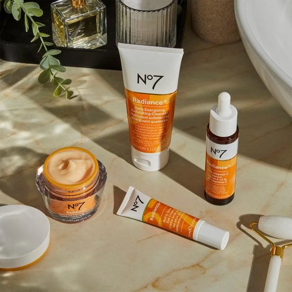 No7 Radiance+ Daily Energizing Exfoliating Cleanser 4