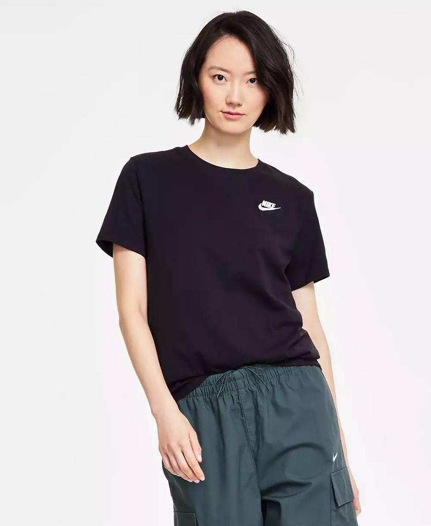 NIKE Women's   Sportswear Club Essentials   T-Shirt