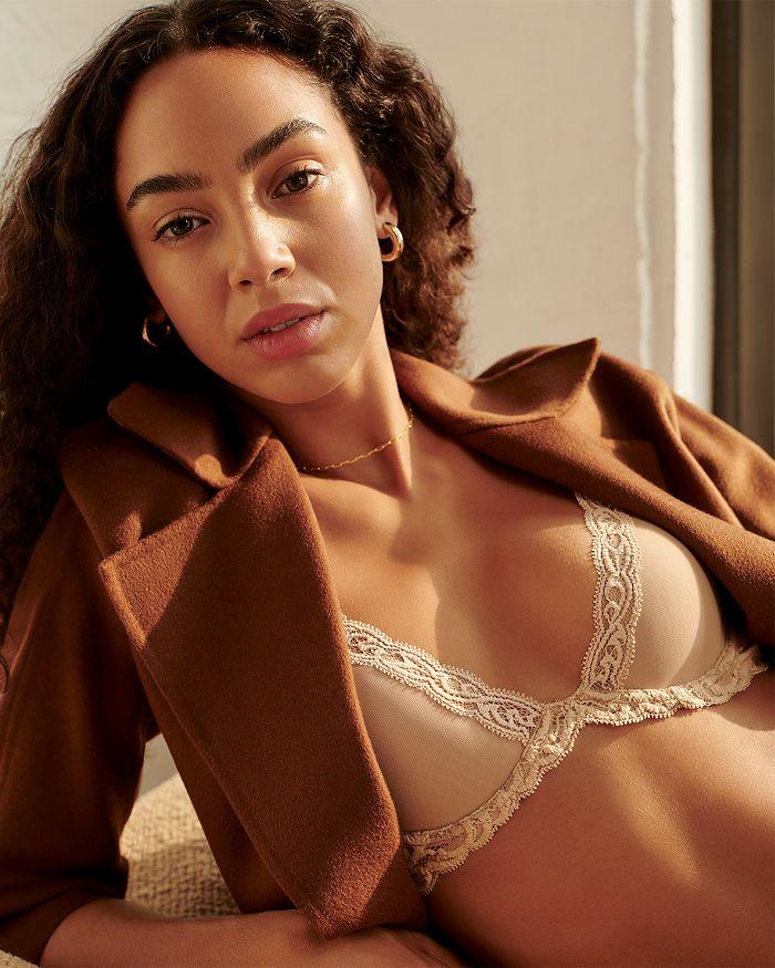 Natori Feathers Contour Plunge Bra