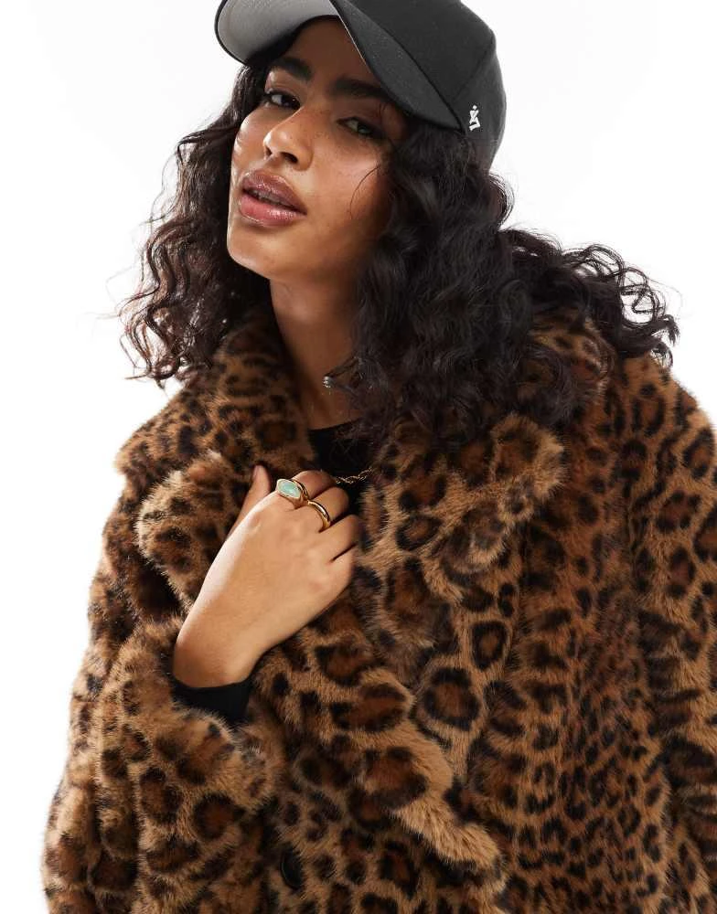 Bershka Bershka longline faux fur coat in leopard print 4