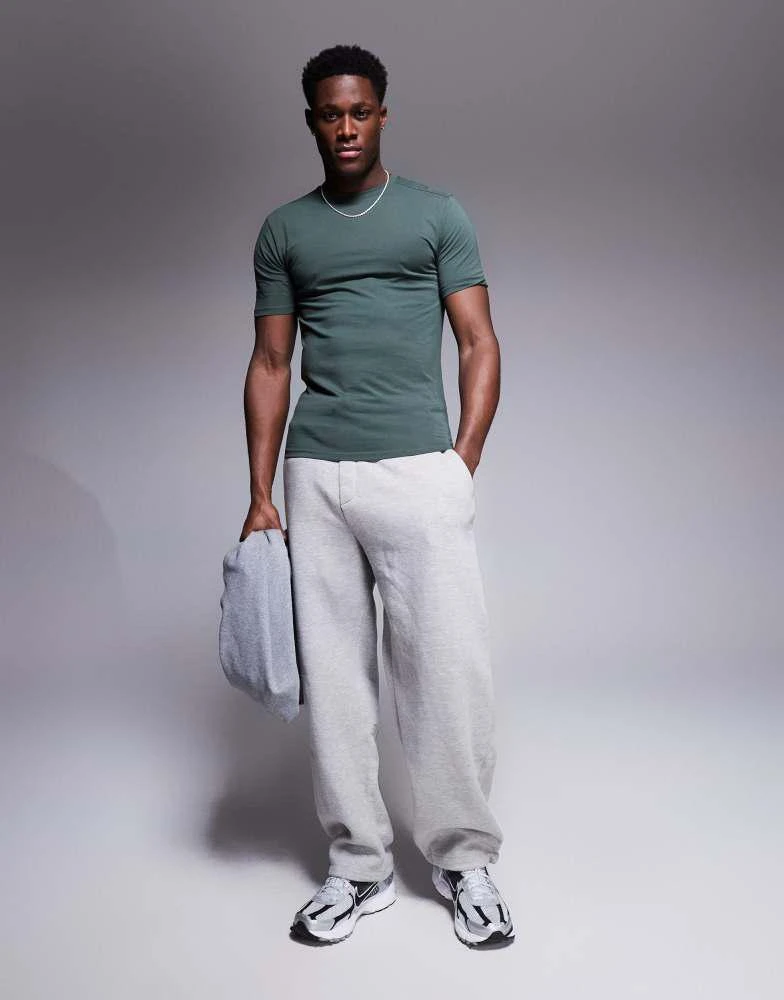 River Island River Island muscle fit t-shirt in dark khaki 4