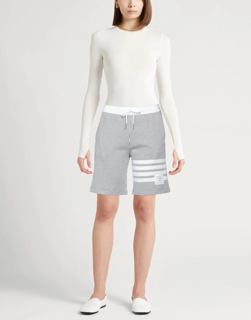 Thom Browne Shorts 
Bermuda 2