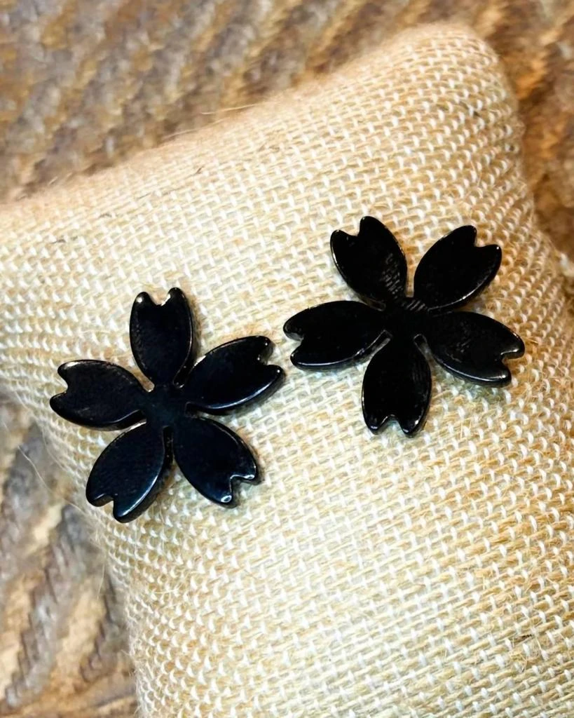 LAW Designs Law Designs - Women
s Floral Stud Earrings