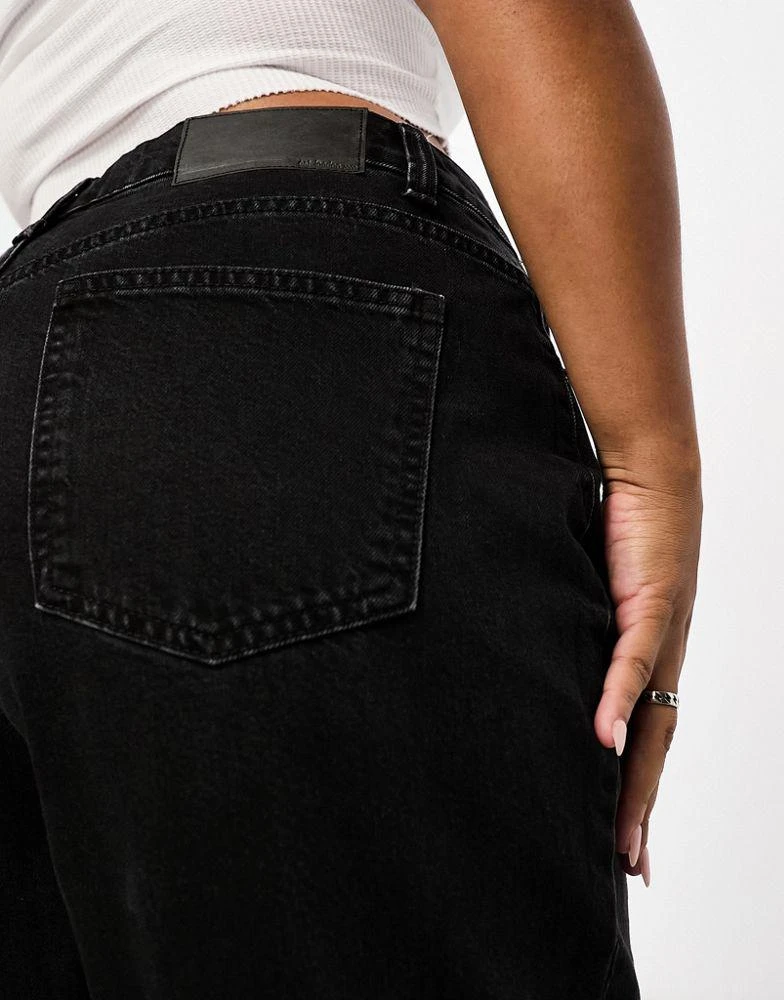 ASOS ASOS DESIGN Curve high rise relaxed mom jeans in black 2