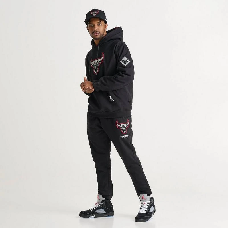 Pro Standard Men's Pro Standard Chicago Bulls NBA Reflective Logo Fleece Jogger Pants 2