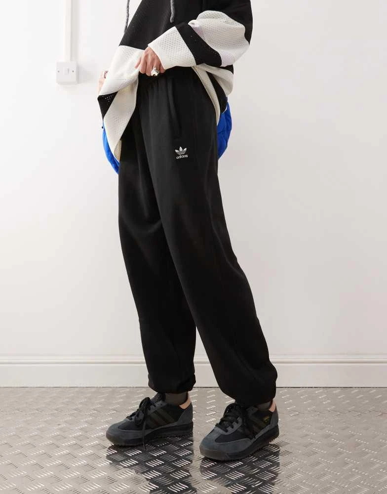 Adidas adidas Originals Essentials joggers in black 2