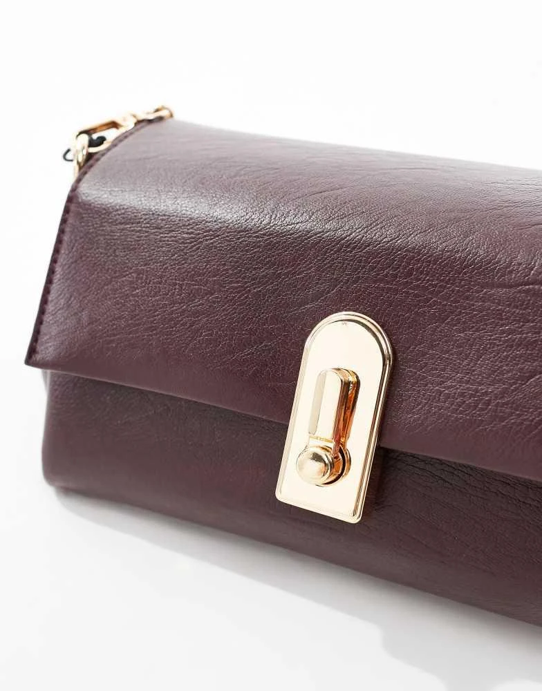 Glamorous Glamorous classic shoulder bag with gold clasp in dark brown 3