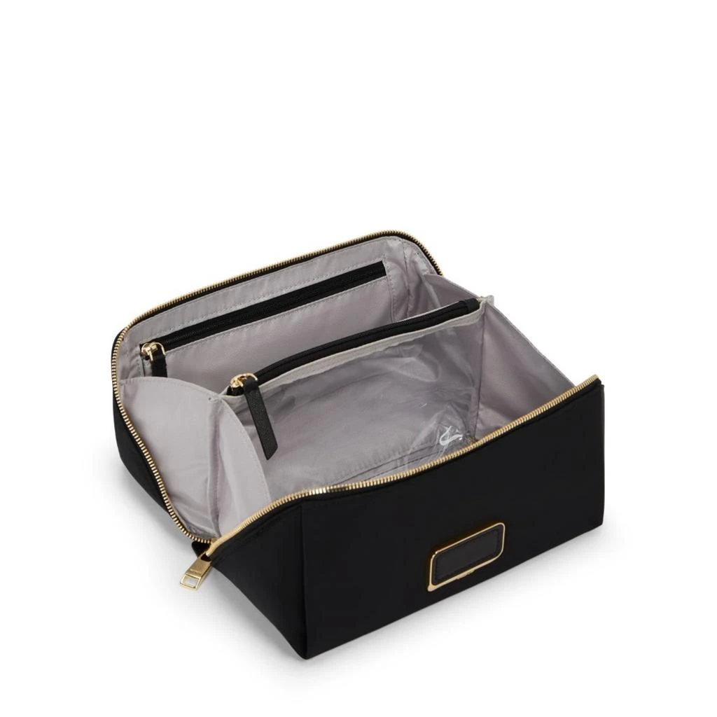 Tumi 154175 dallas cosmetic case - voyageur 2